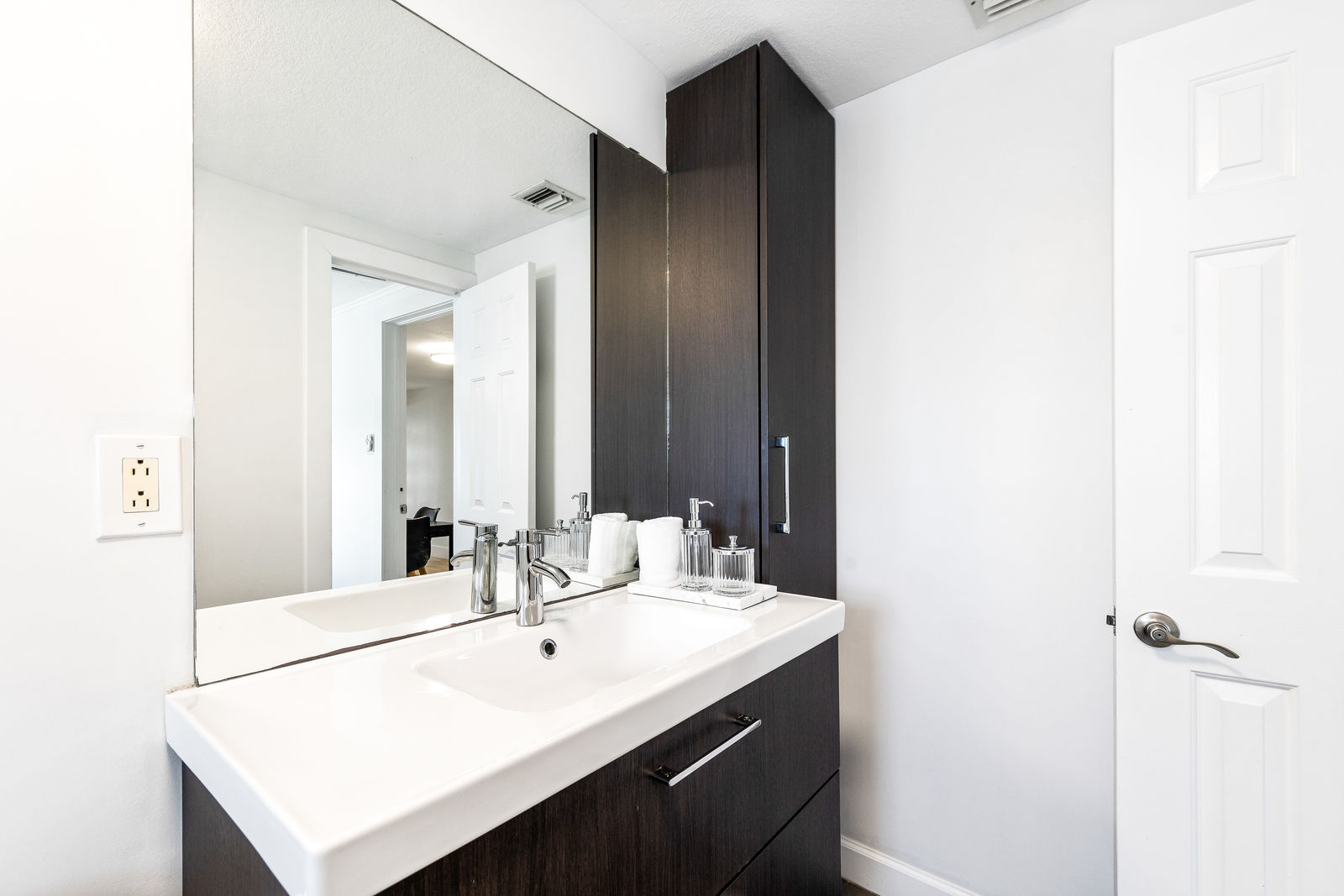 One of two bathrooms — Evans Close 1, Palm Bay Getaways, Grand Cayman